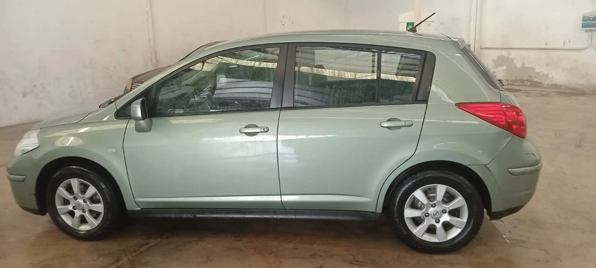 Nissan Tiida 1.6 Tekna - 1