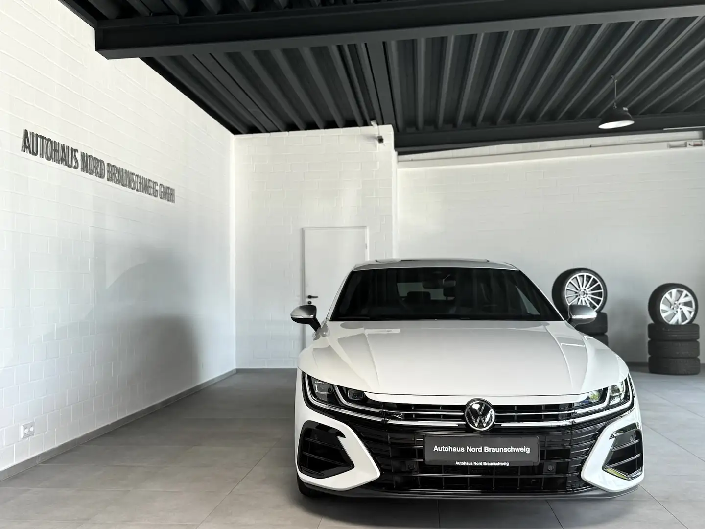 Volkswagen Arteon Shooting Brake R 2.0 TSI*Pano*IQ*H&K*AHK* Wit - 2