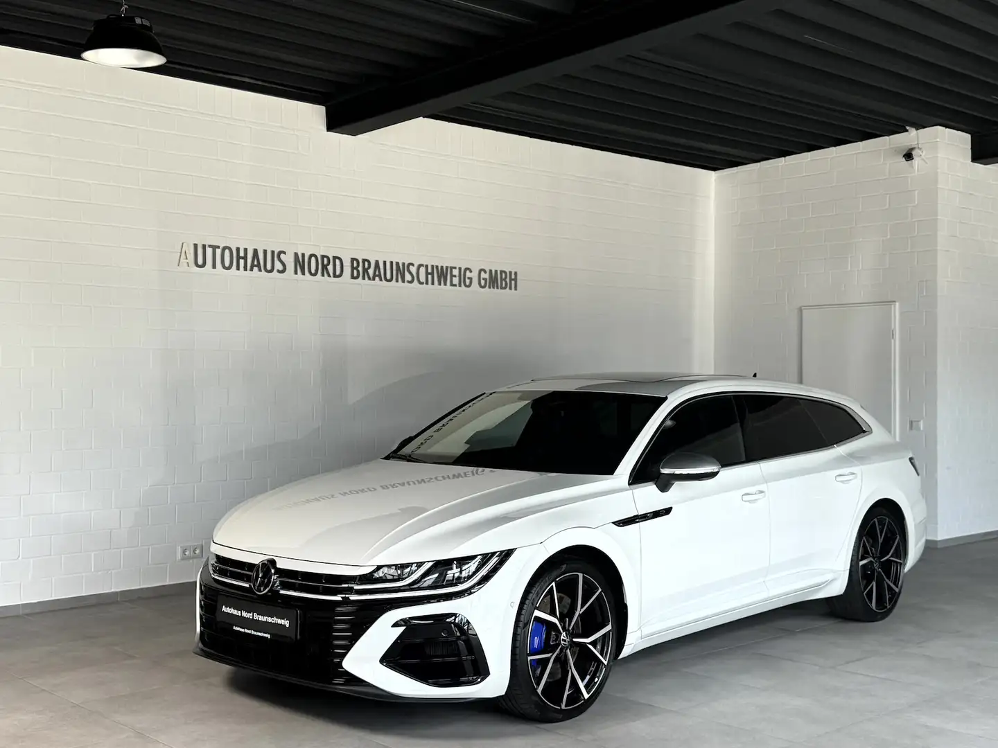 Volkswagen Arteon Shooting Brake R 2.0 TSI*Pano*IQ*H&K*AHK* Wit - 1