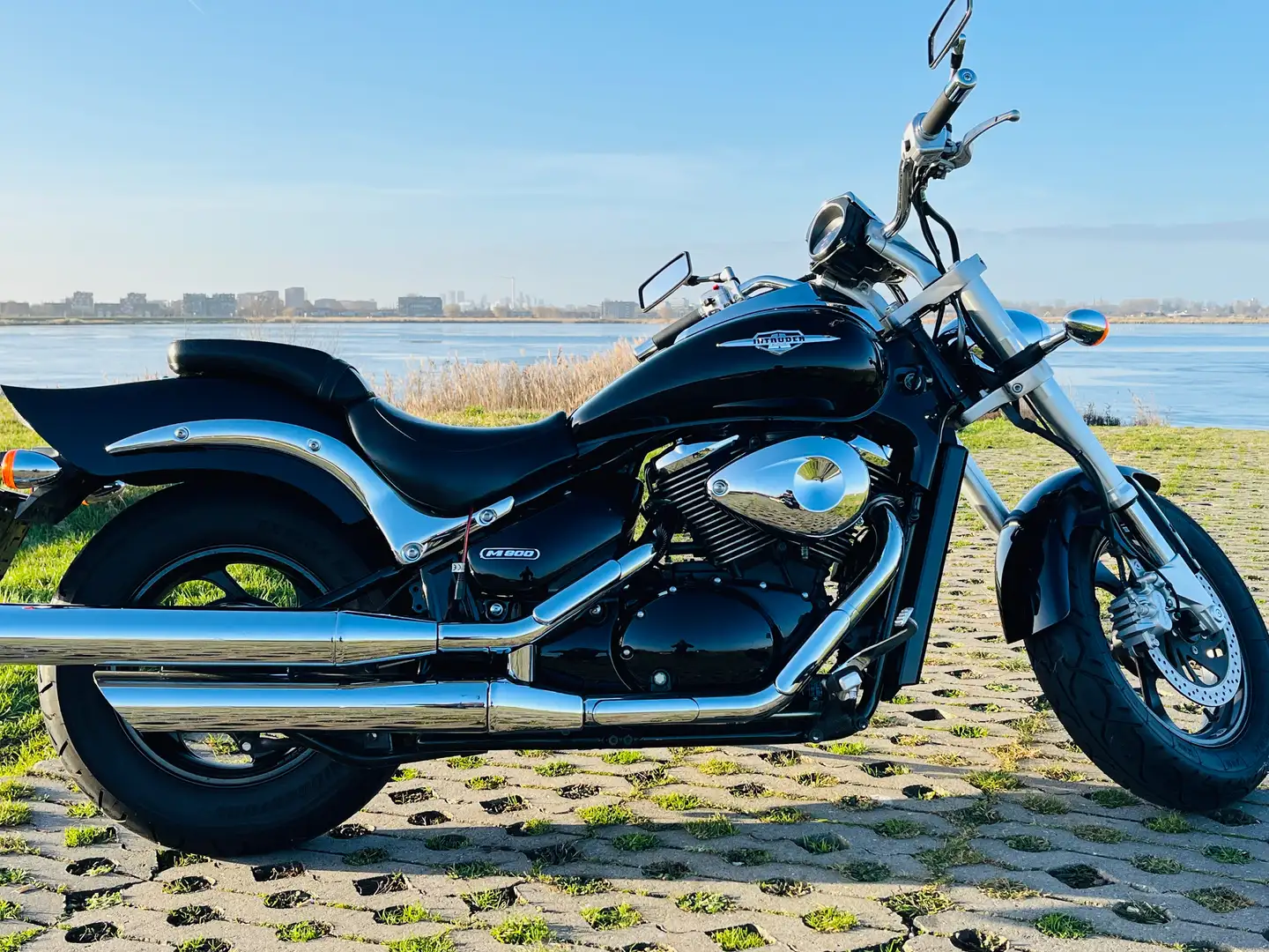 Suzuki VZ 800 Marauder Negro - 1