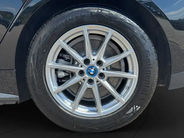 BMW I4 view 11