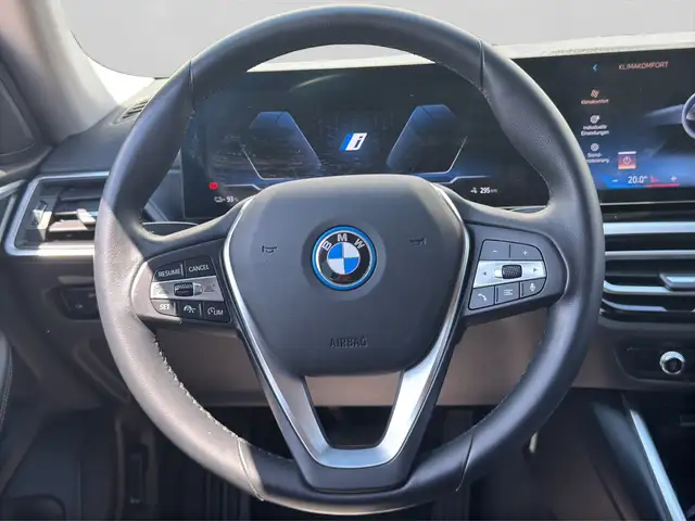 BMW I4 view 23