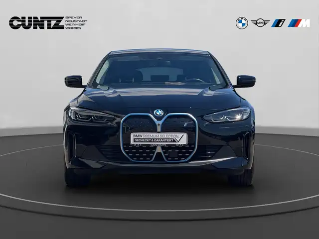 BMW I4 view 3