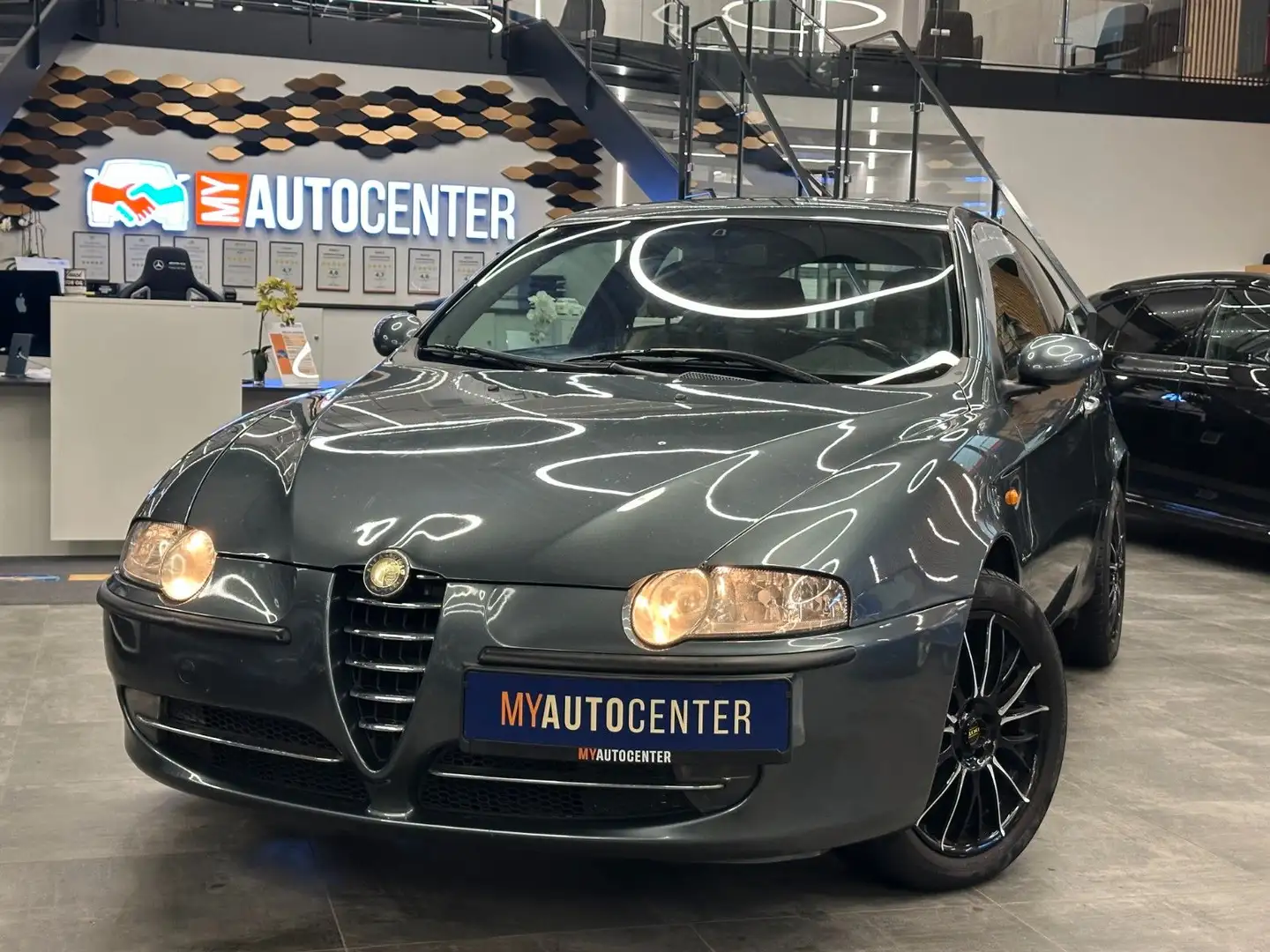 Alfa Romeo 147 1.6 16V T.Spark ECO *Klima*TÜV*CD-Player* Grau - 1