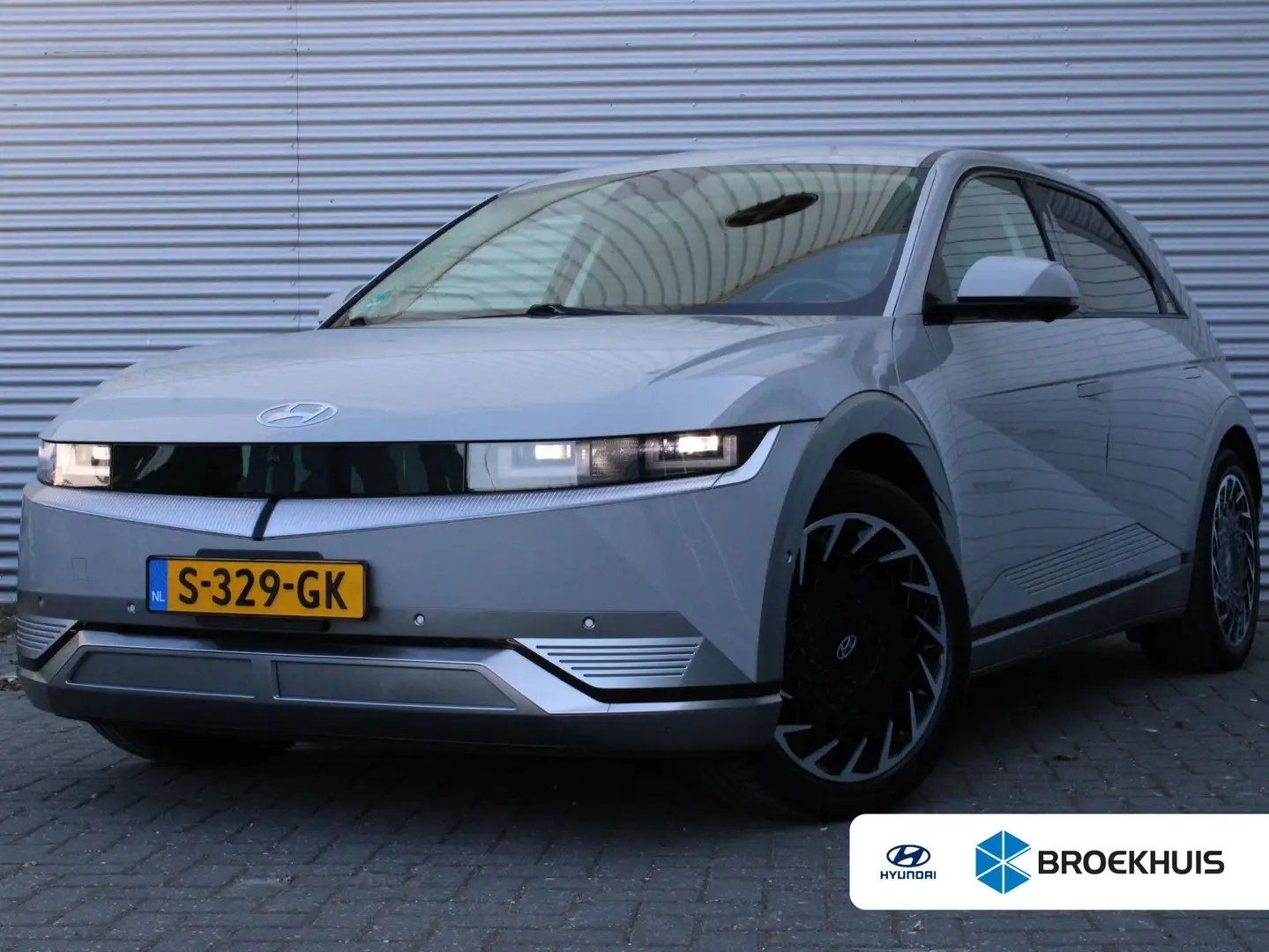 Hyundai IONIQ 5 Lounge AWD 73kWh 19" | Trekhaak vast | Voorstoelen Grijs - 1