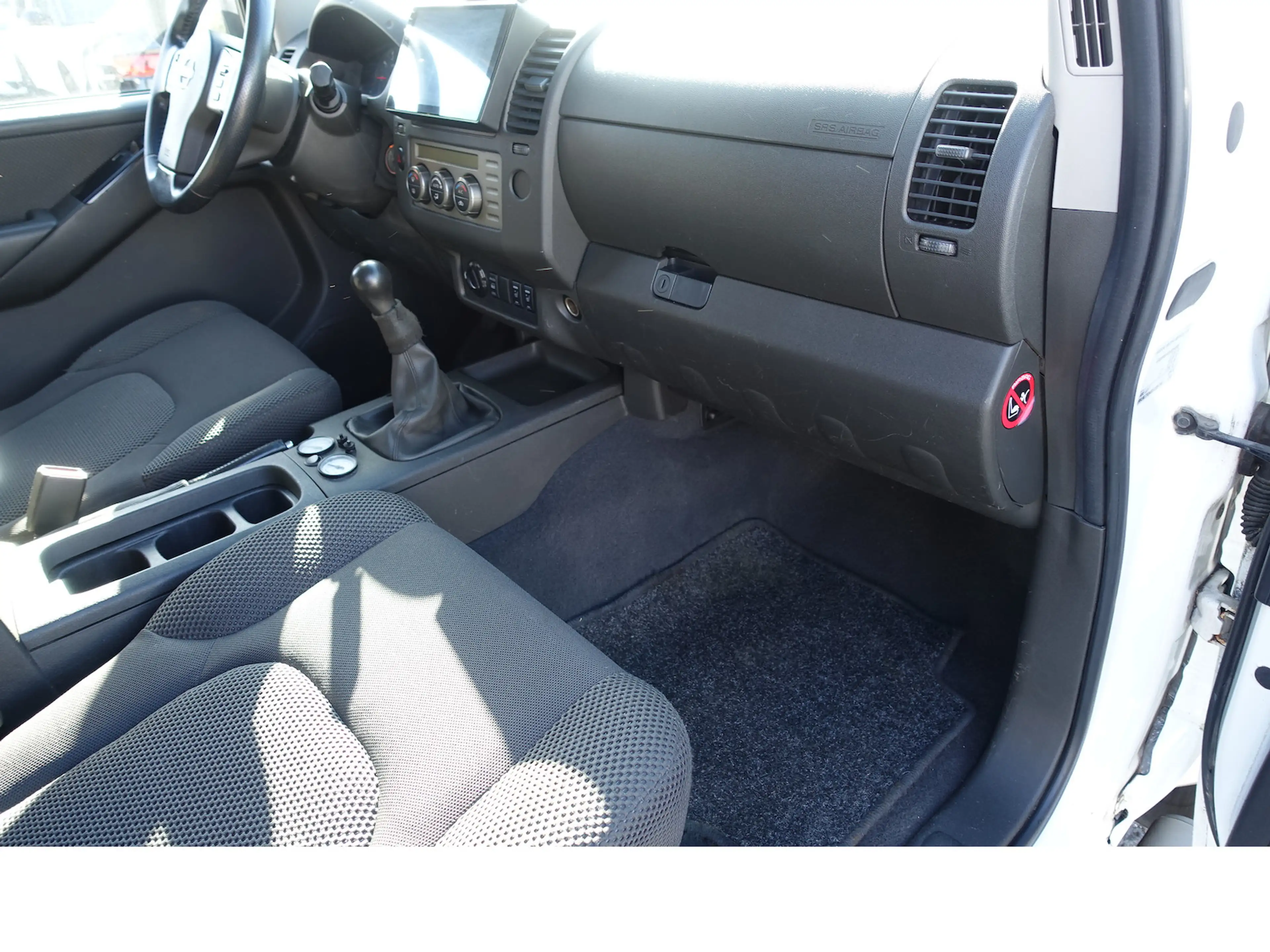 Nissan Navara King Cab SE 4X4 Navi AHK Sitzheizung — photo 14
