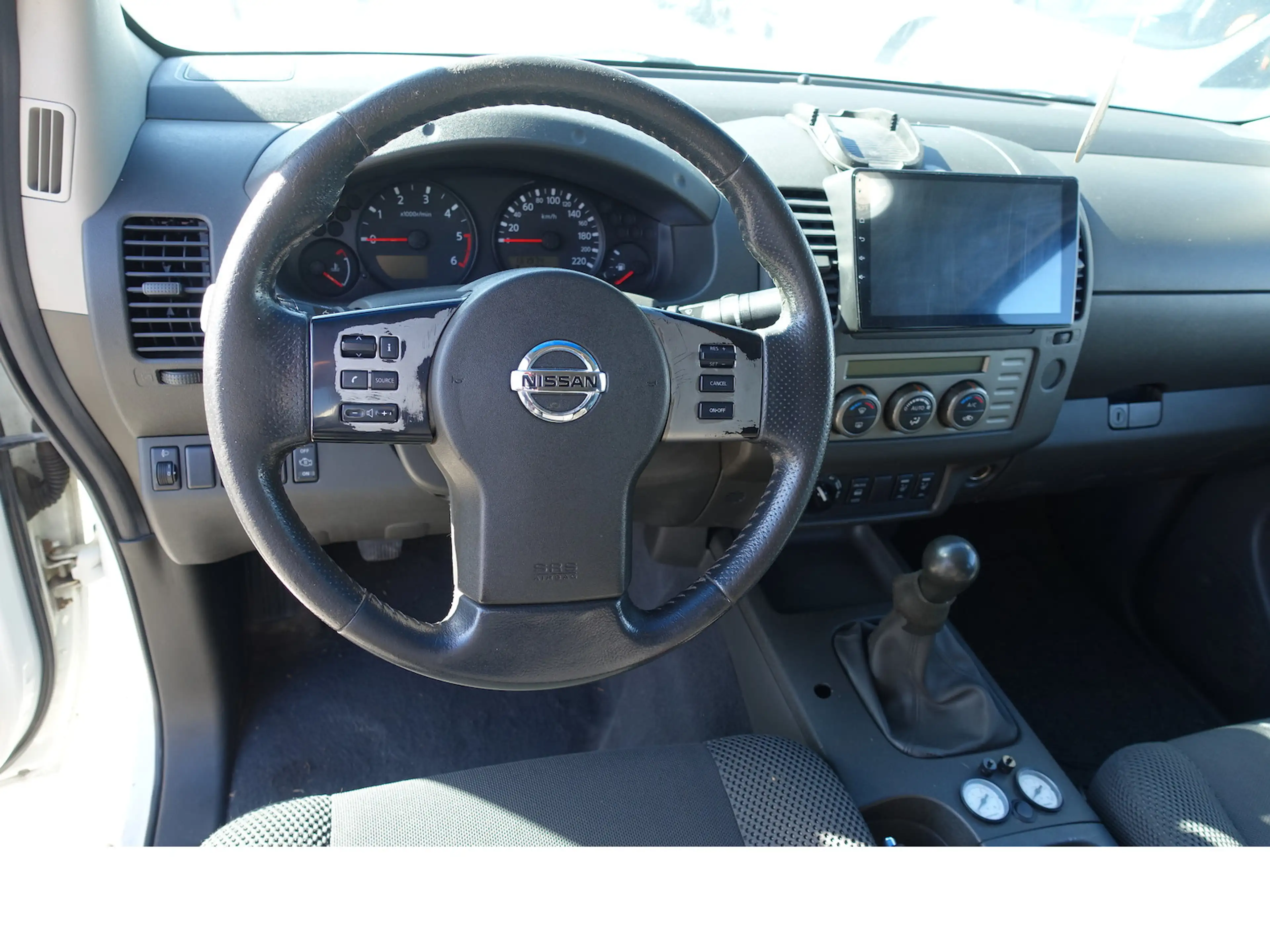 Nissan Navara King Cab SE 4X4 Navi AHK Sitzheizung — photo 10