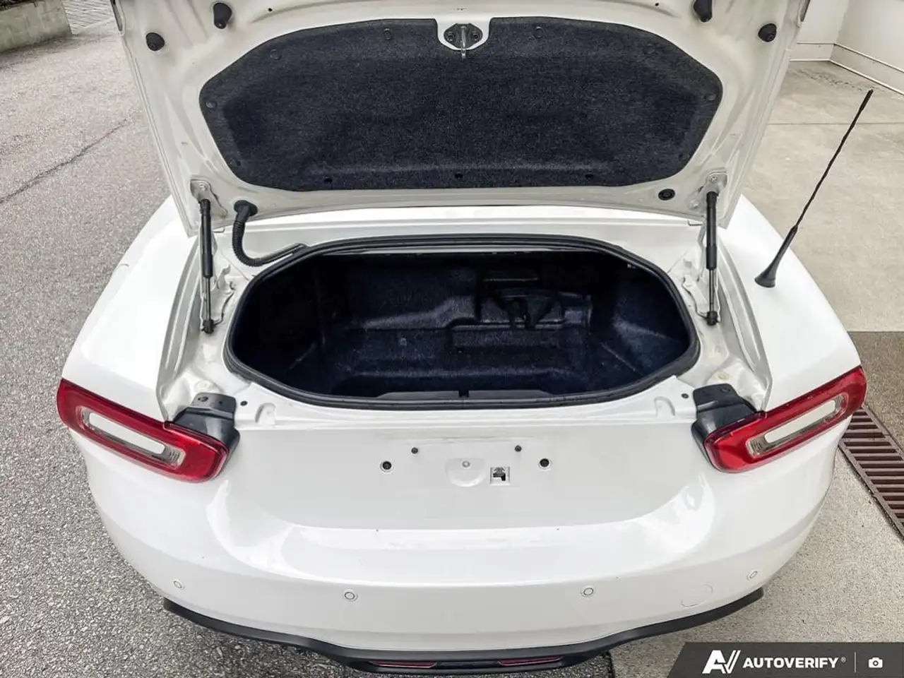 Fiat 124 Spider снимка Fiat 124 Spider