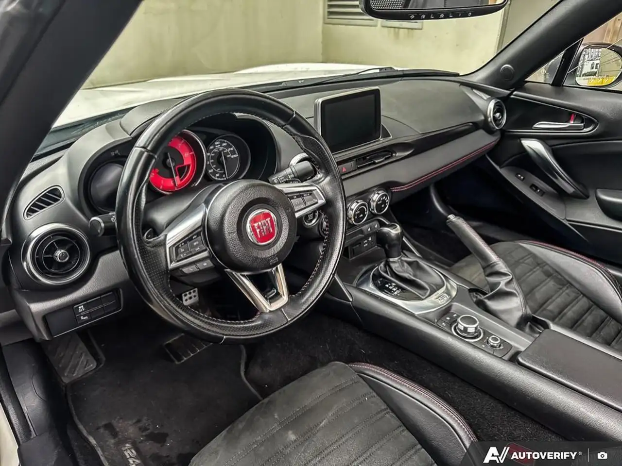 Fiat 124 Spider снимка Fiat 124 Spider