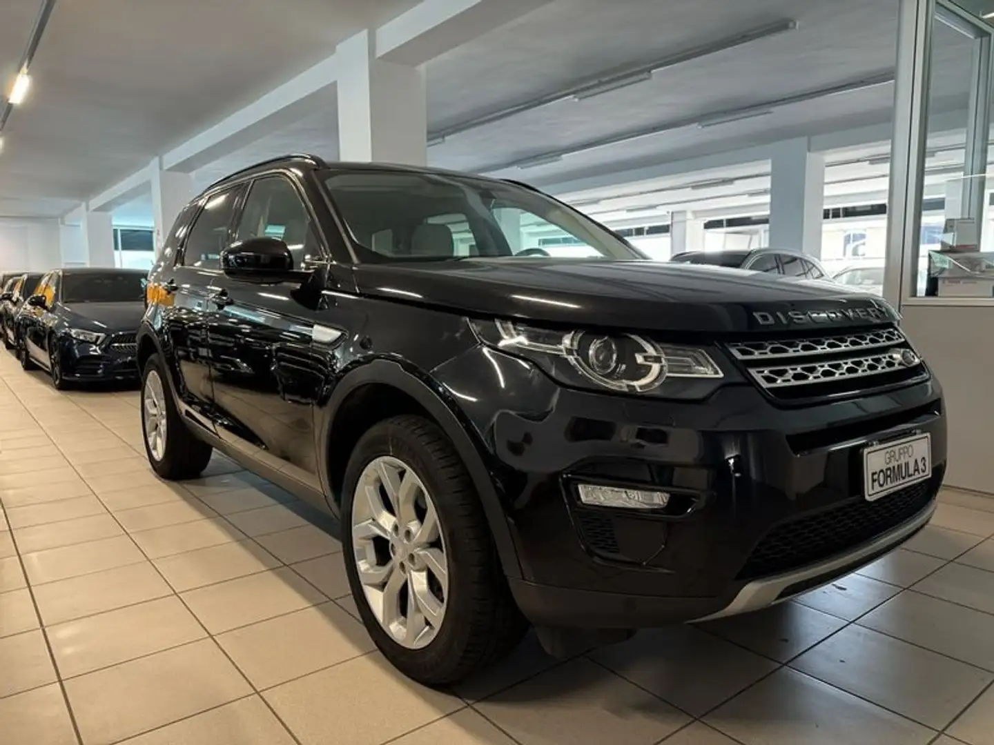 Land Rover Discovery Sport 2.0 TD4 180 CV HSE Nero - 2