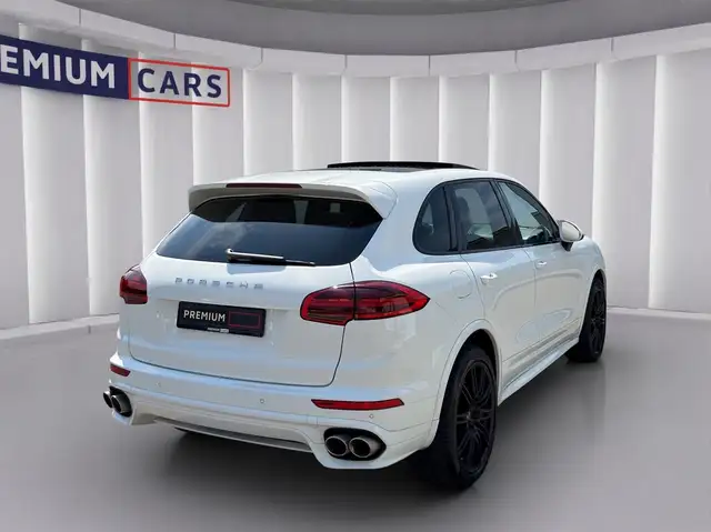Porsche Cayenne view 5