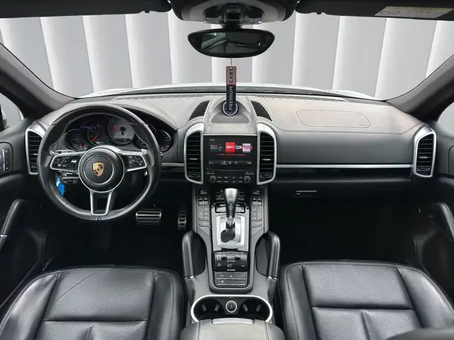 Porsche Cayenne view 11