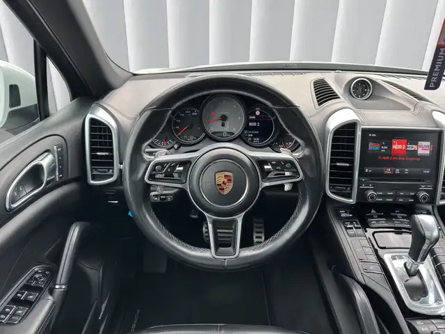 Porsche Cayenne view 12