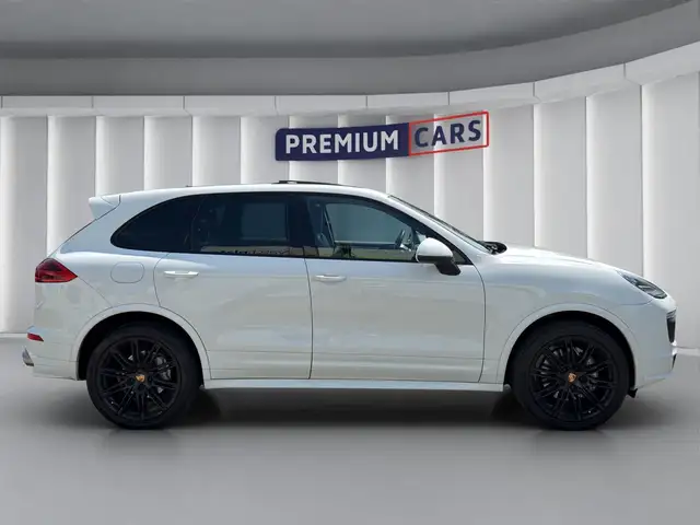 Porsche Cayenne view 6