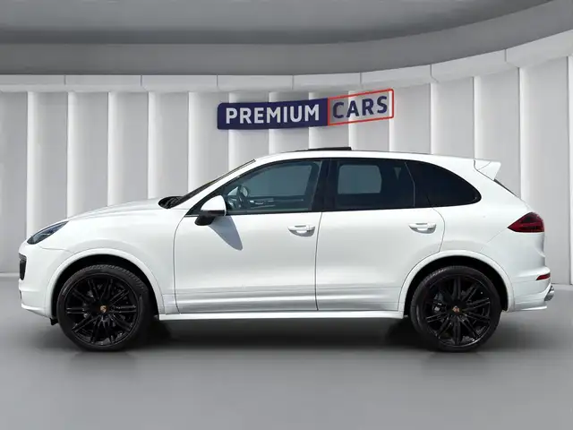Porsche Cayenne view 2