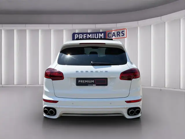 Porsche Cayenne view 4