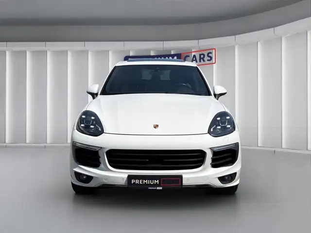 Porsche Cayenne view 8