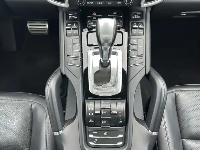 Porsche Cayenne view 15