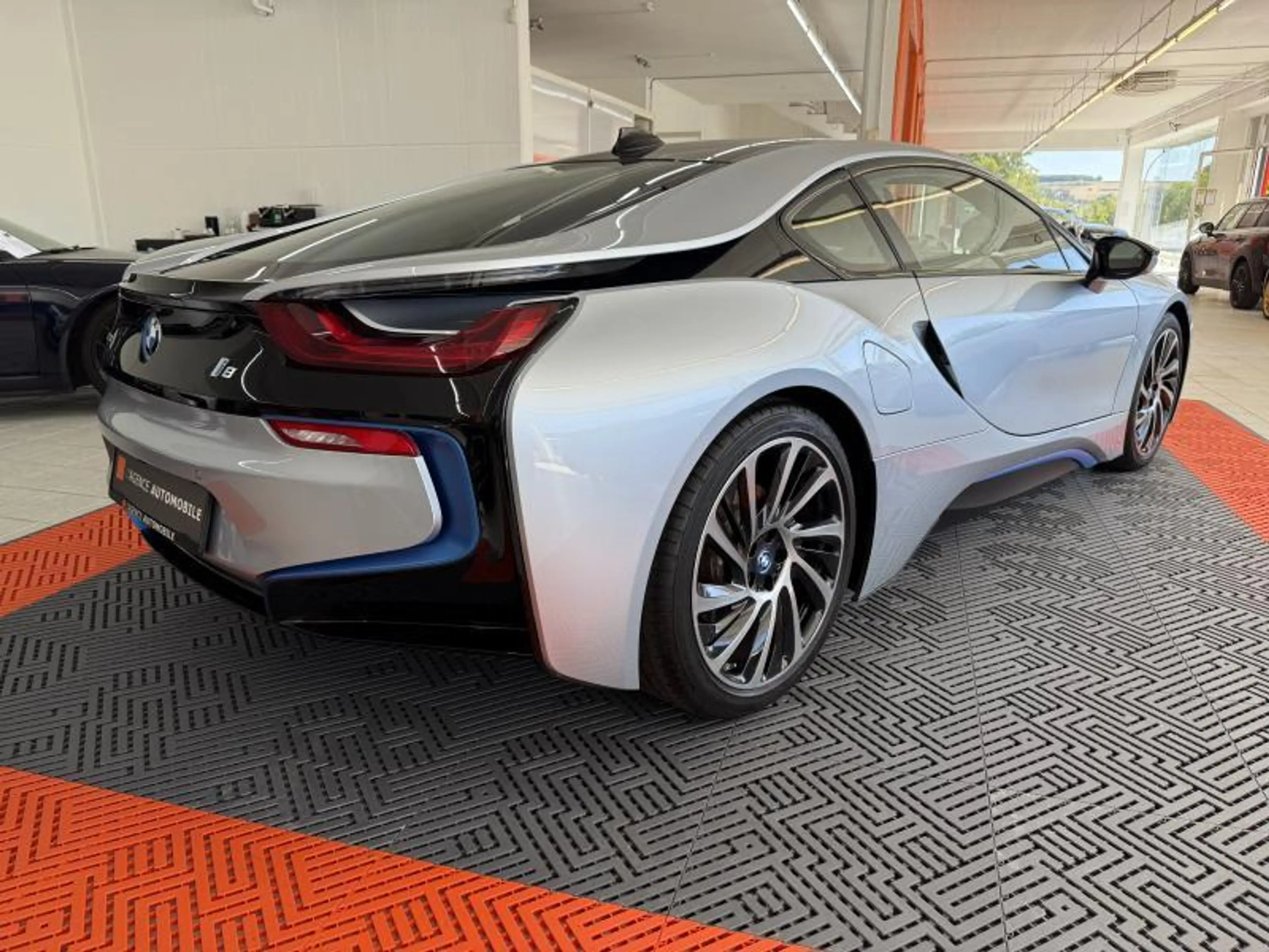 BMW i8 Vente Privée — photo 6