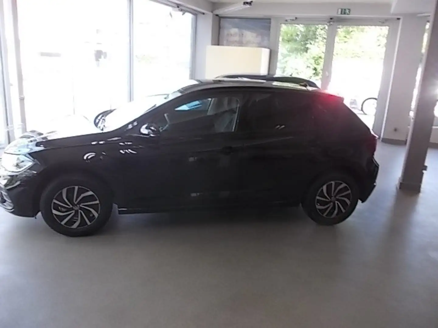 Volkswagen Polo Life 1.0 TSI, 70kw(95PS), 5Gang Klima Navi Schwarz - 2