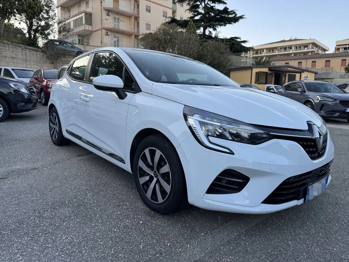 Renault Clio Hybrid E-Tech 140 CV 5 porte Zen Weiß - 2