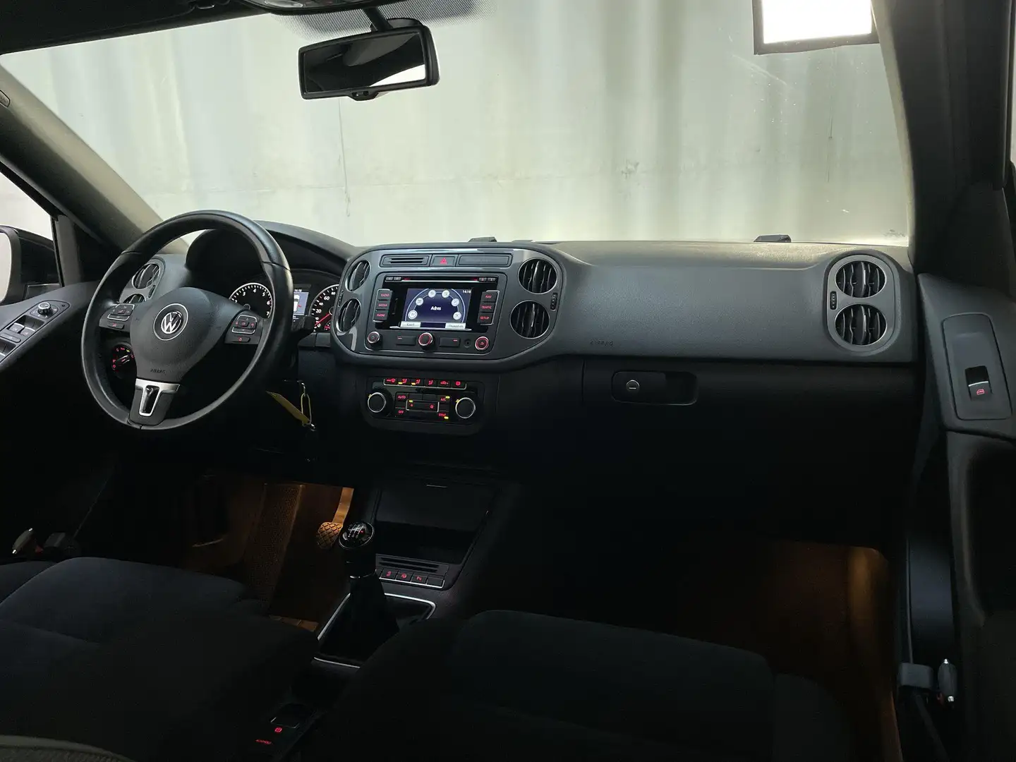 Volkswagen Tiguan 1.4 TSI Sport&Style Alcantara Navigatie Parkeersen Noir - 2