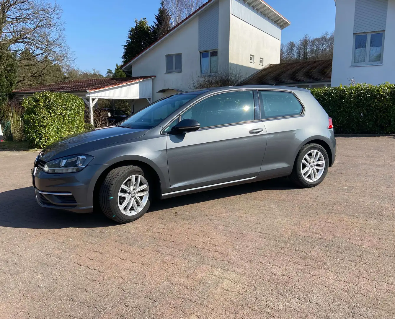 Volkswagen Golf Golf 1.0 TSI (BlueMotion Technology)Comfortline Grau - 1