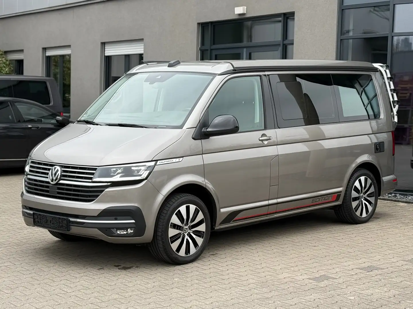Volkswagen T6.1 California DSG Ocean LED ACC Virtual AHK NAVI Drehsitze Alcan Beige - 1