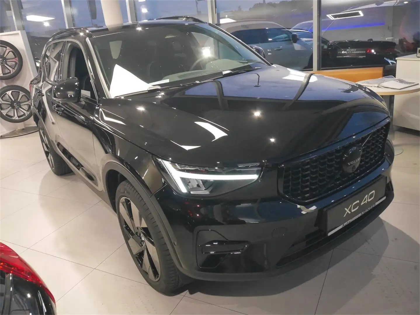 Volvo XC40 B3 Plus Black Edition Schwarz - 2