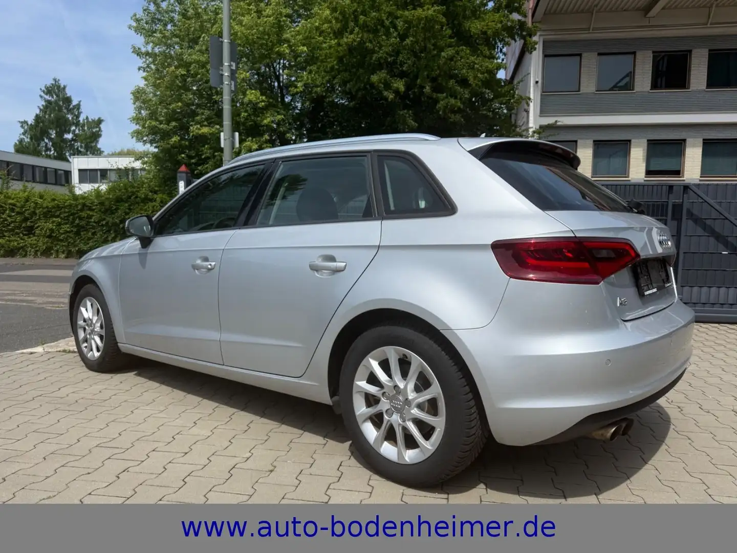 Audi A3 Sportback 1.4 TFSI Attraction Xenon Plus Navi Silber - 1