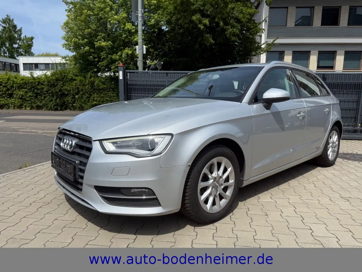 Audi A3 Sportback 1.4 TFSI Attraction Xenon Plus Navi Silber - 2