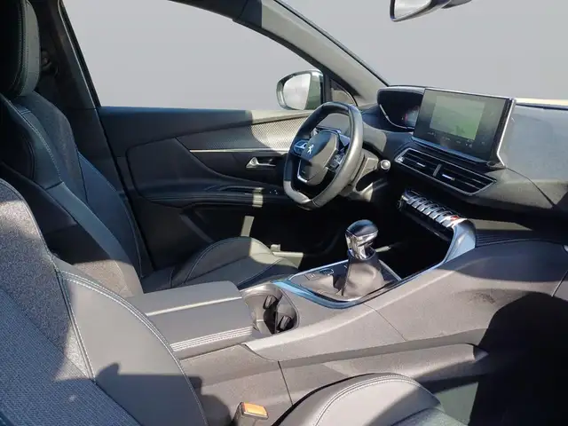 Peugeot 3008 view 11