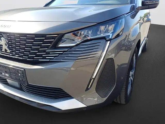 Peugeot 3008 view 9