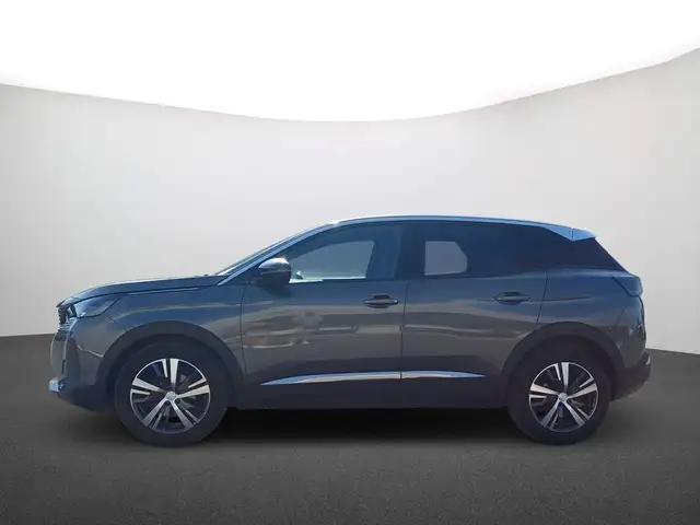 Peugeot 3008 view 4