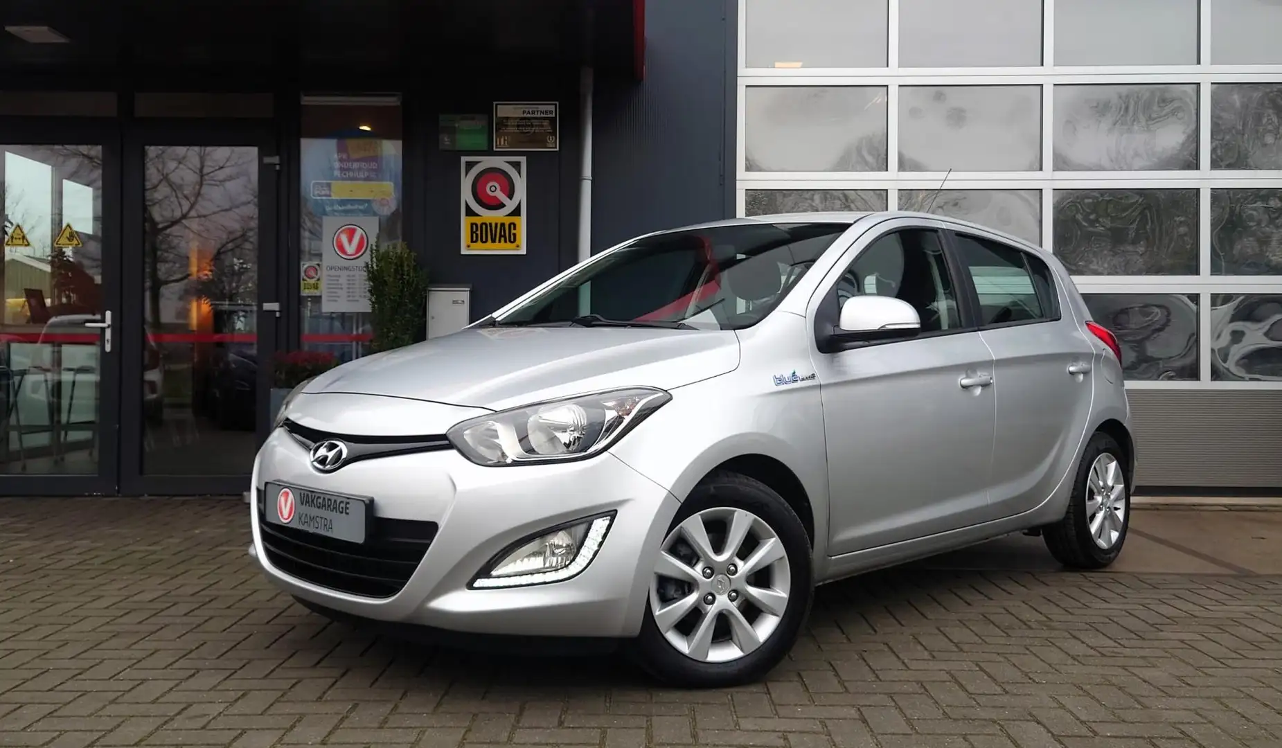 Hyundai i20 1.2i i-Deal 5-deurs NAP/Airco/Bluetooth/Goed OH Grau - 2