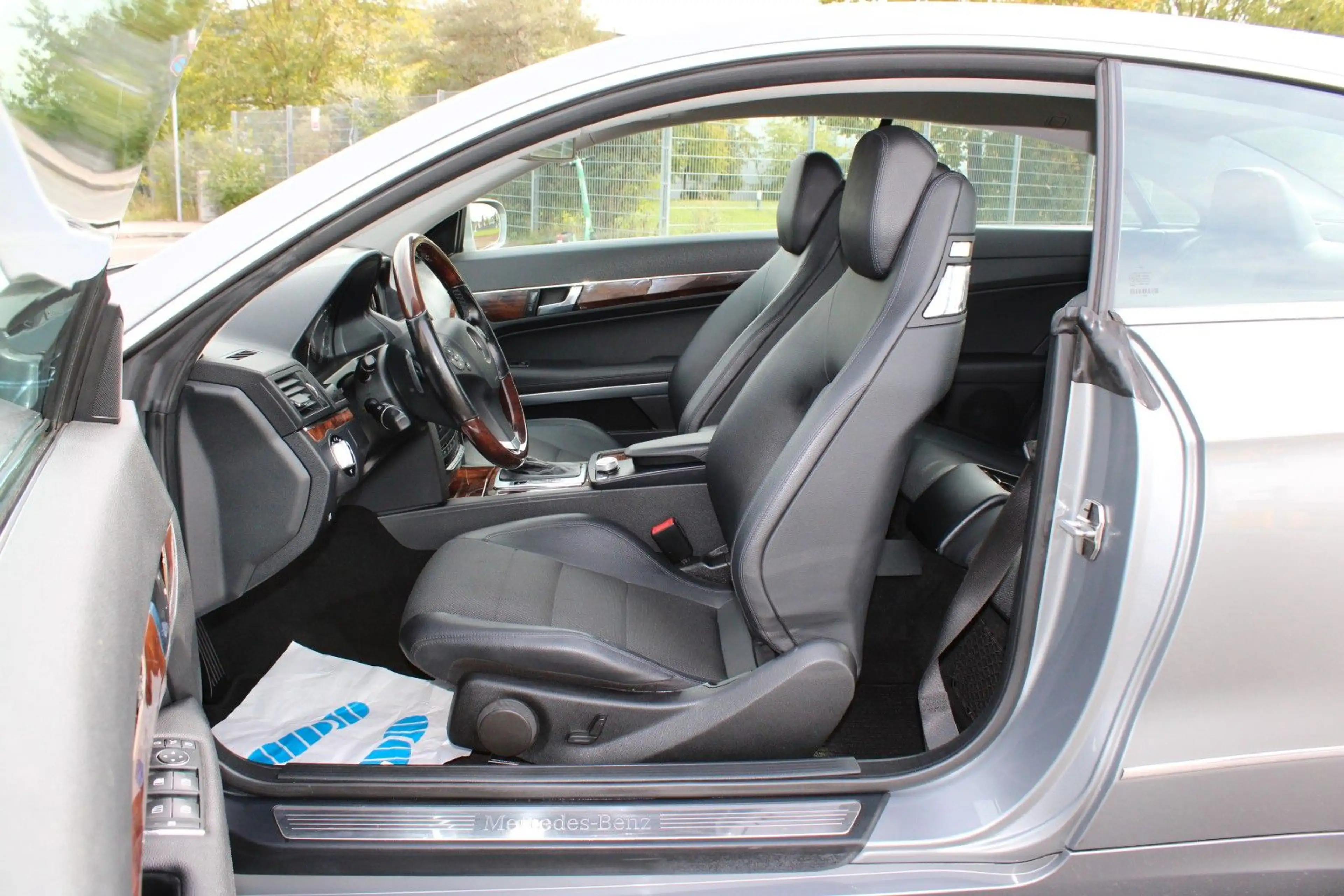 Mercedes-Benz E 250 E250 Coupe CGI Xenon PDC Sitzhzg. Tempo 18"Alu — photo 12