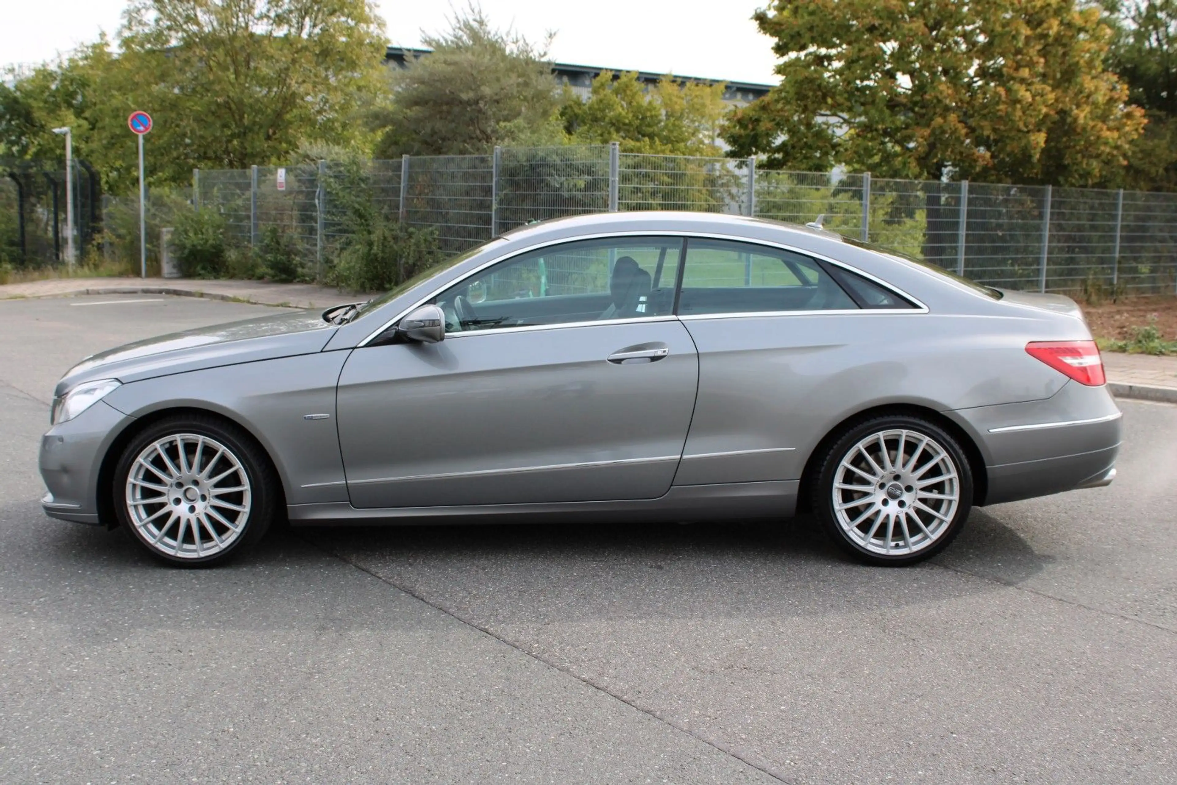 Mercedes-Benz E 250 E250 Coupe CGI Xenon PDC Sitzhzg. Tempo 18"Alu — photo 6
