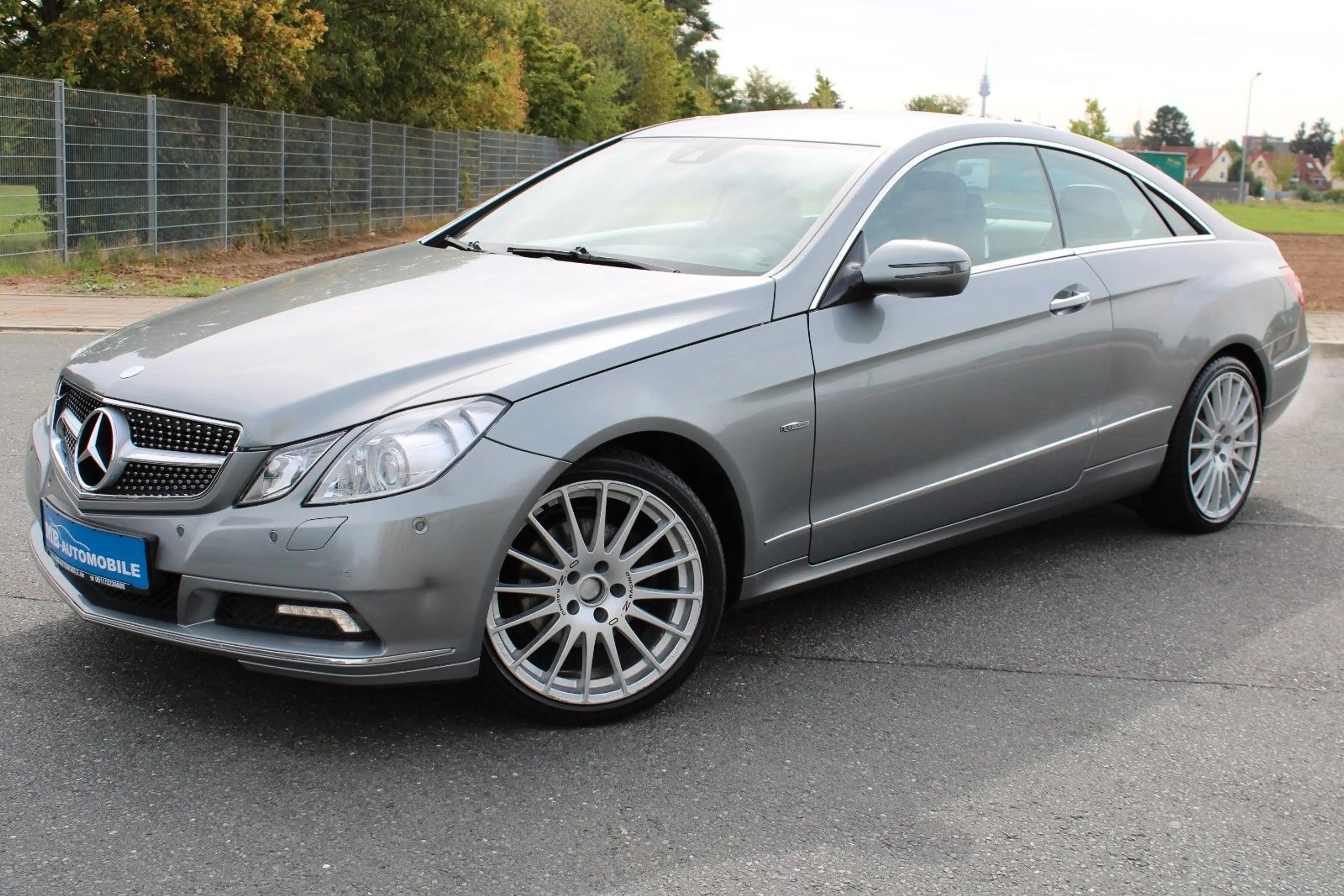 Mercedes-Benz E 250 E250 Coupe CGI Xenon PDC Sitzhzg. Tempo 18"Alu — photo 2