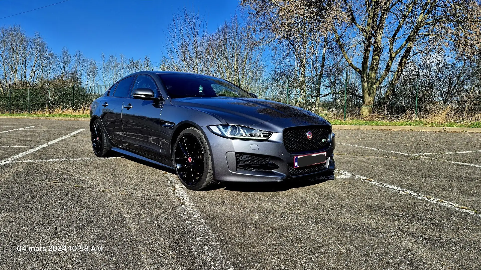 Jaguar XE 2.0 D R-Sport siva - 1