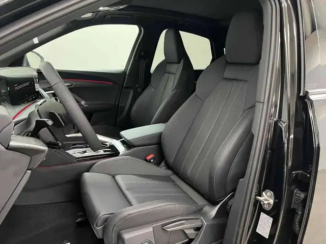 Audi Q5 view 6