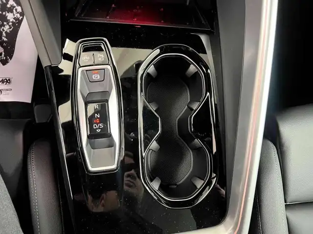 Audi Q5 view 12
