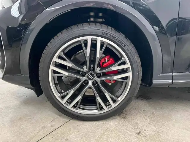 Audi Q5 view 3