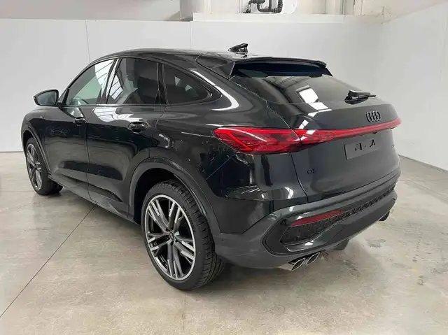 Audi Q5 view 2