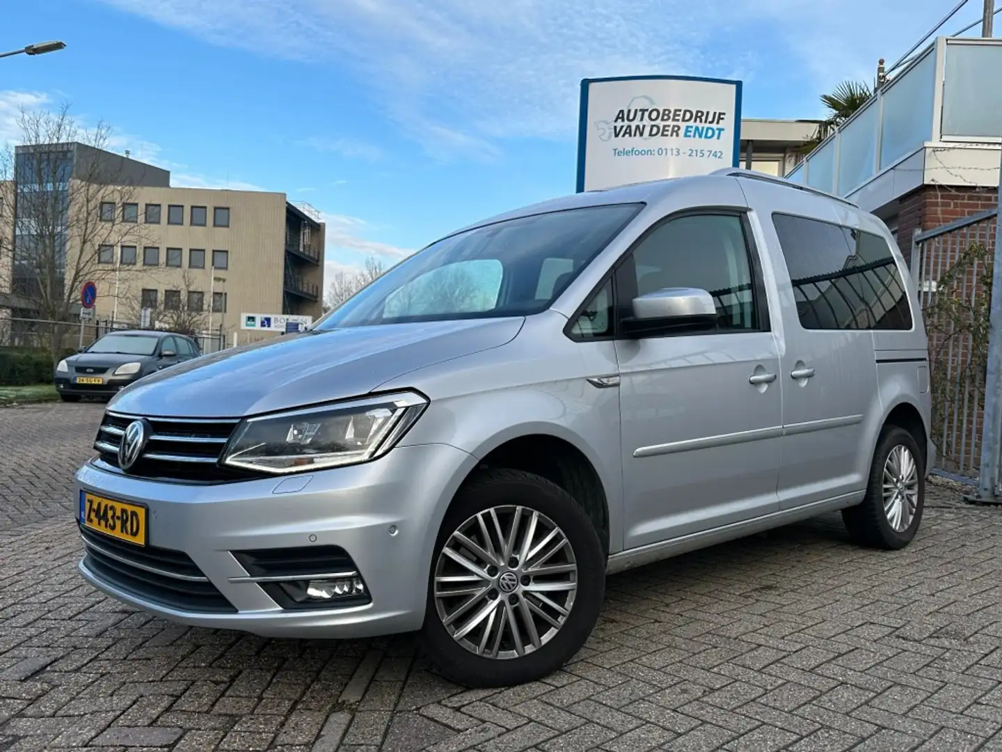 Volkswagen Caddy 1.4 TSI Highline  5-pers.  LED  Camera  Trekhaak Grijs - 1