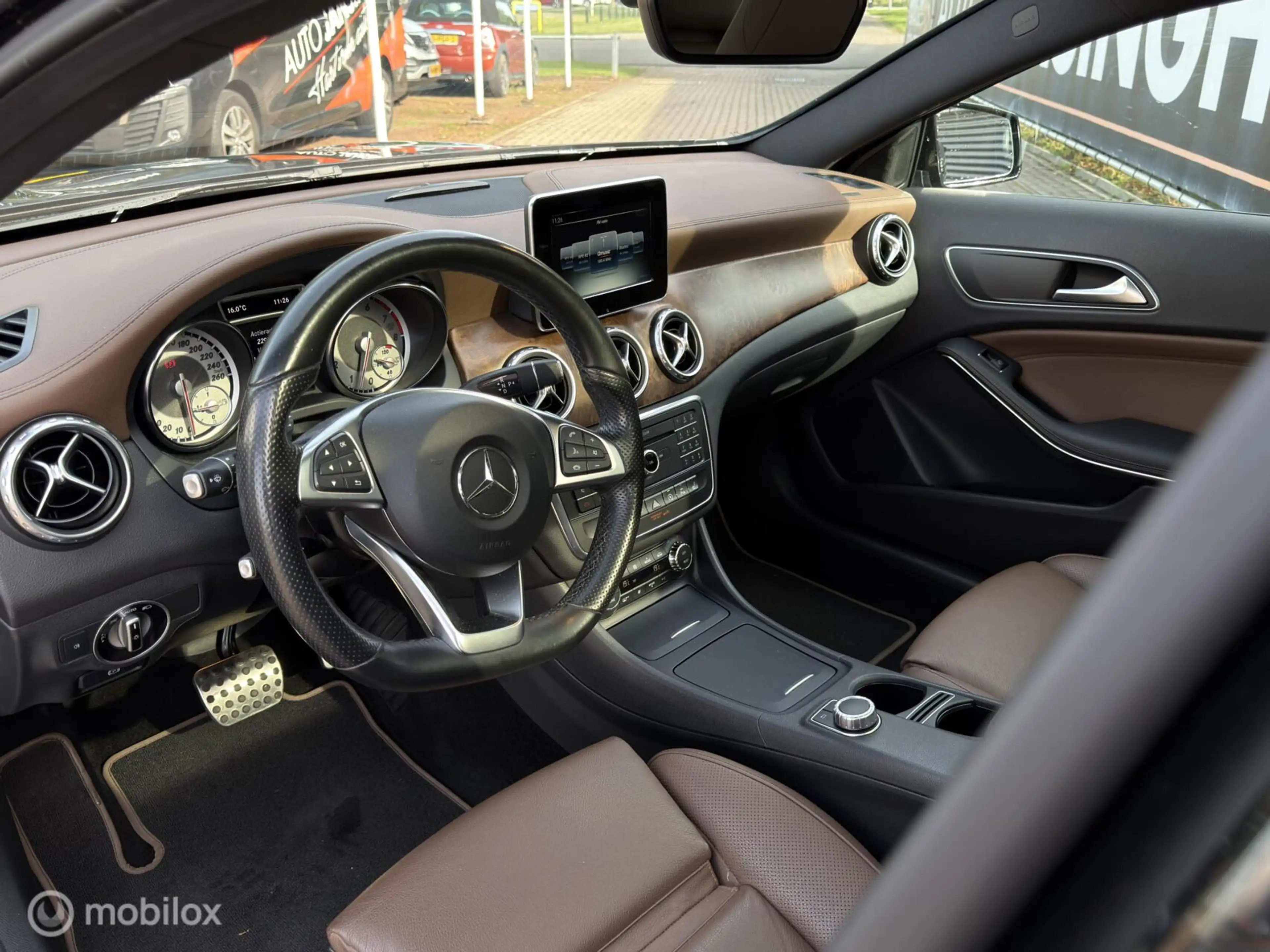 Mercedes-Benz GLA 180 Prestige | Schuif/Kanteldak | Stoelverwarming | Bi — photo 6