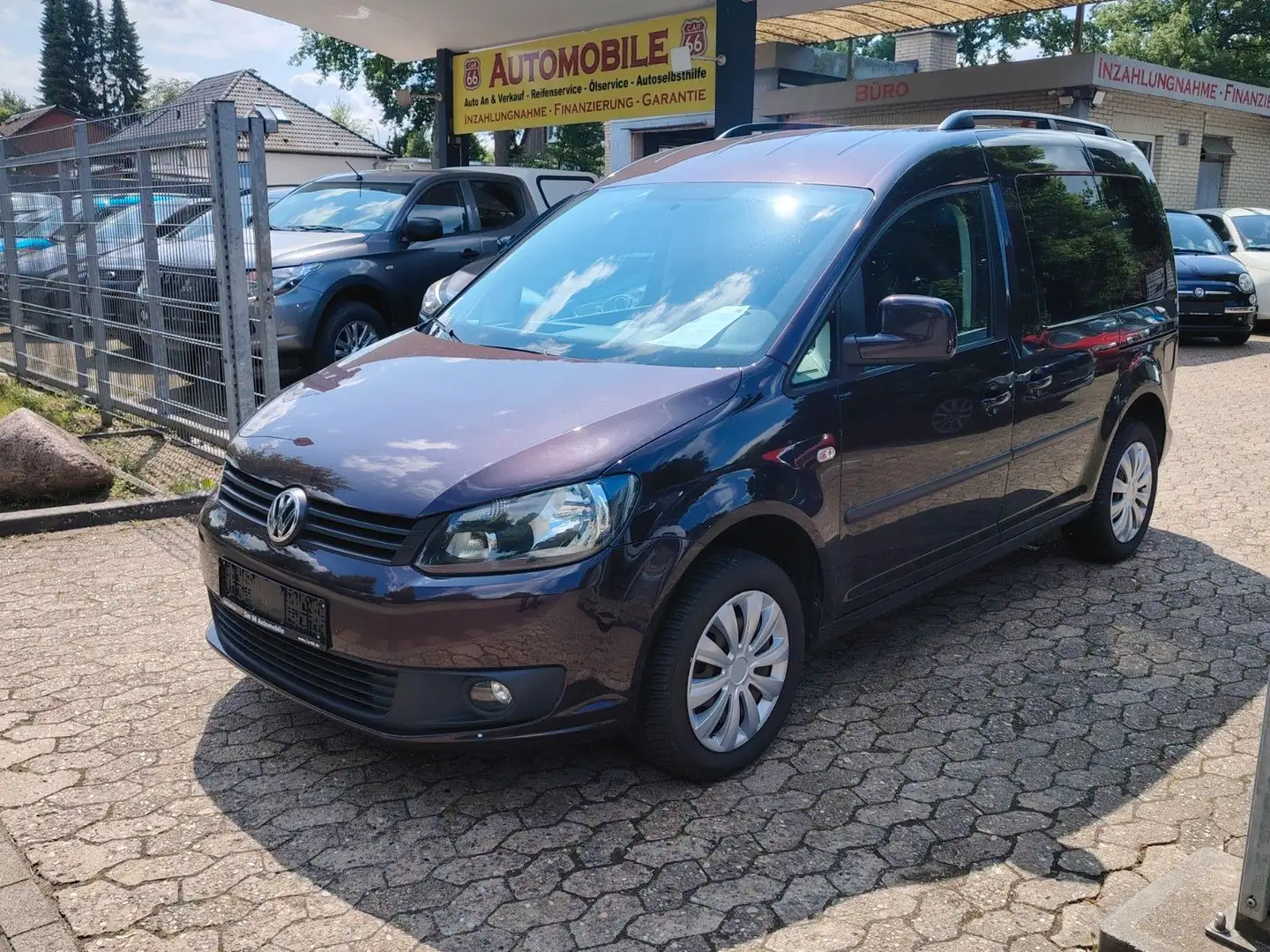 Volkswagen Caddy Trendline / Klimaanlage / Schwarz - 1