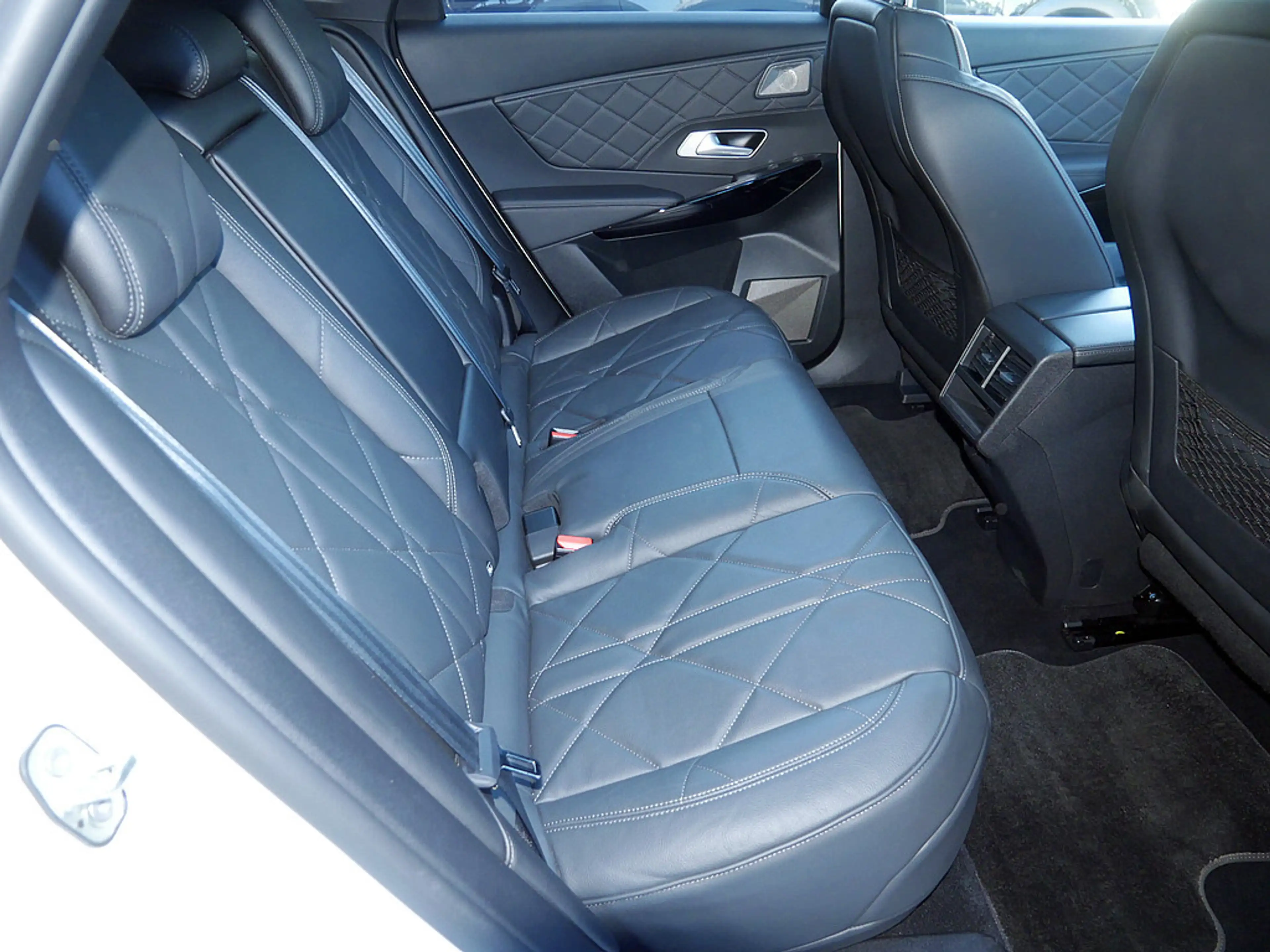 DS Automobiles DS 7 Crossback Ligne Noire E-Tense 4x4 PANO — photo 10