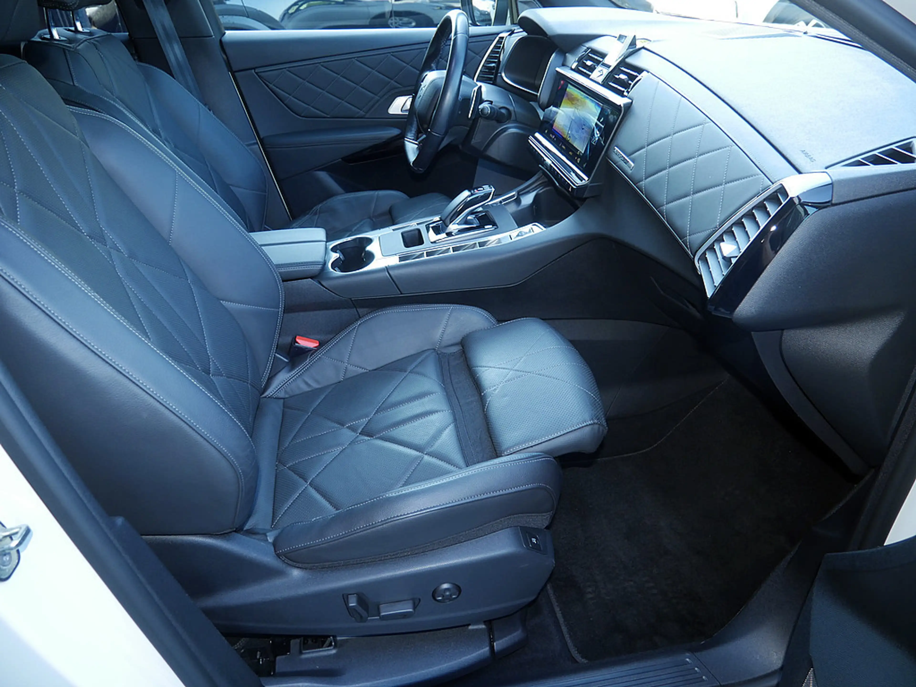 DS Automobiles DS 7 Crossback Ligne Noire E-Tense 4x4 PANO — photo 9