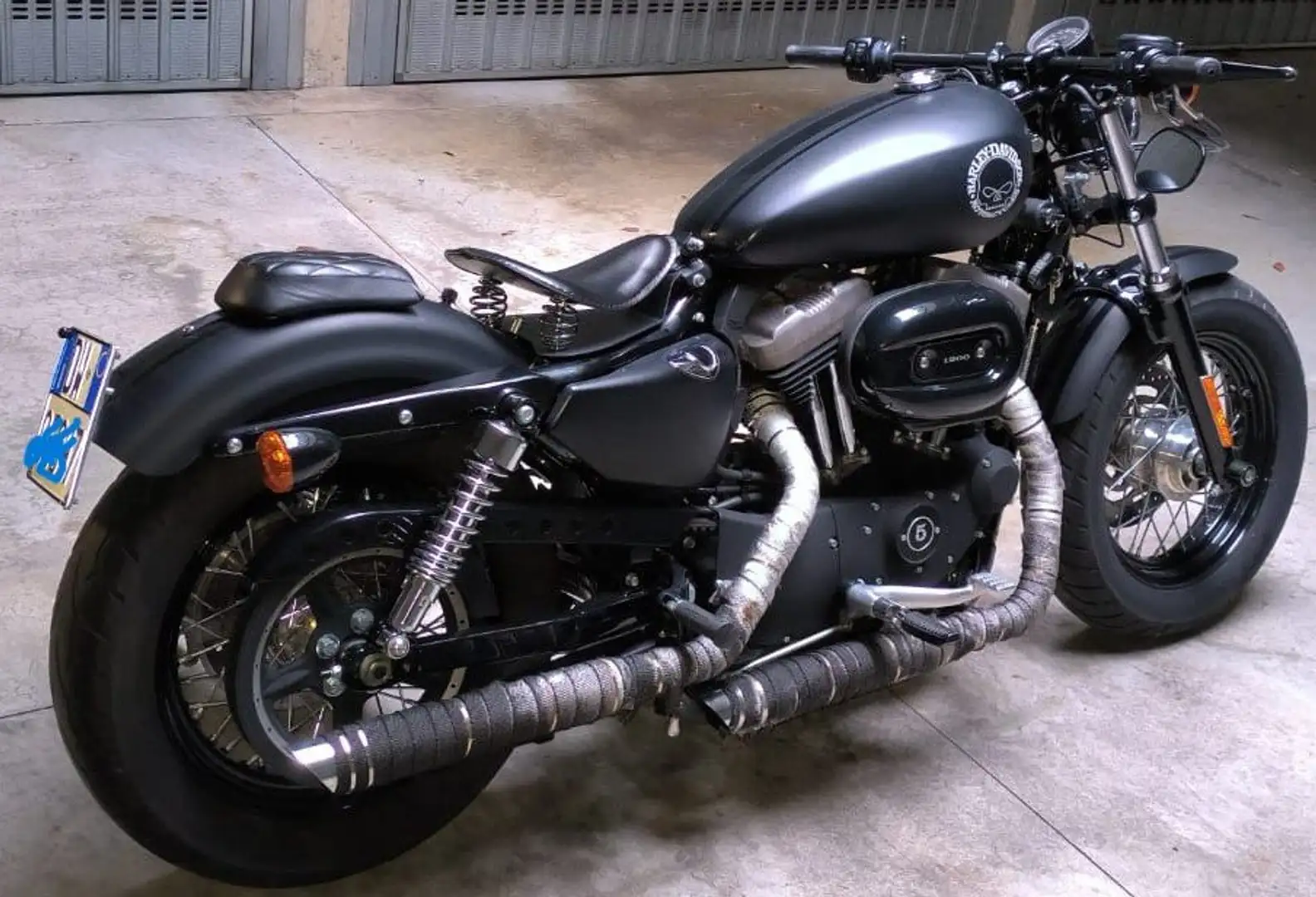Harley-Davidson Sportster 1200 Forty-Eight - V-Shaped Evolution crna - 1