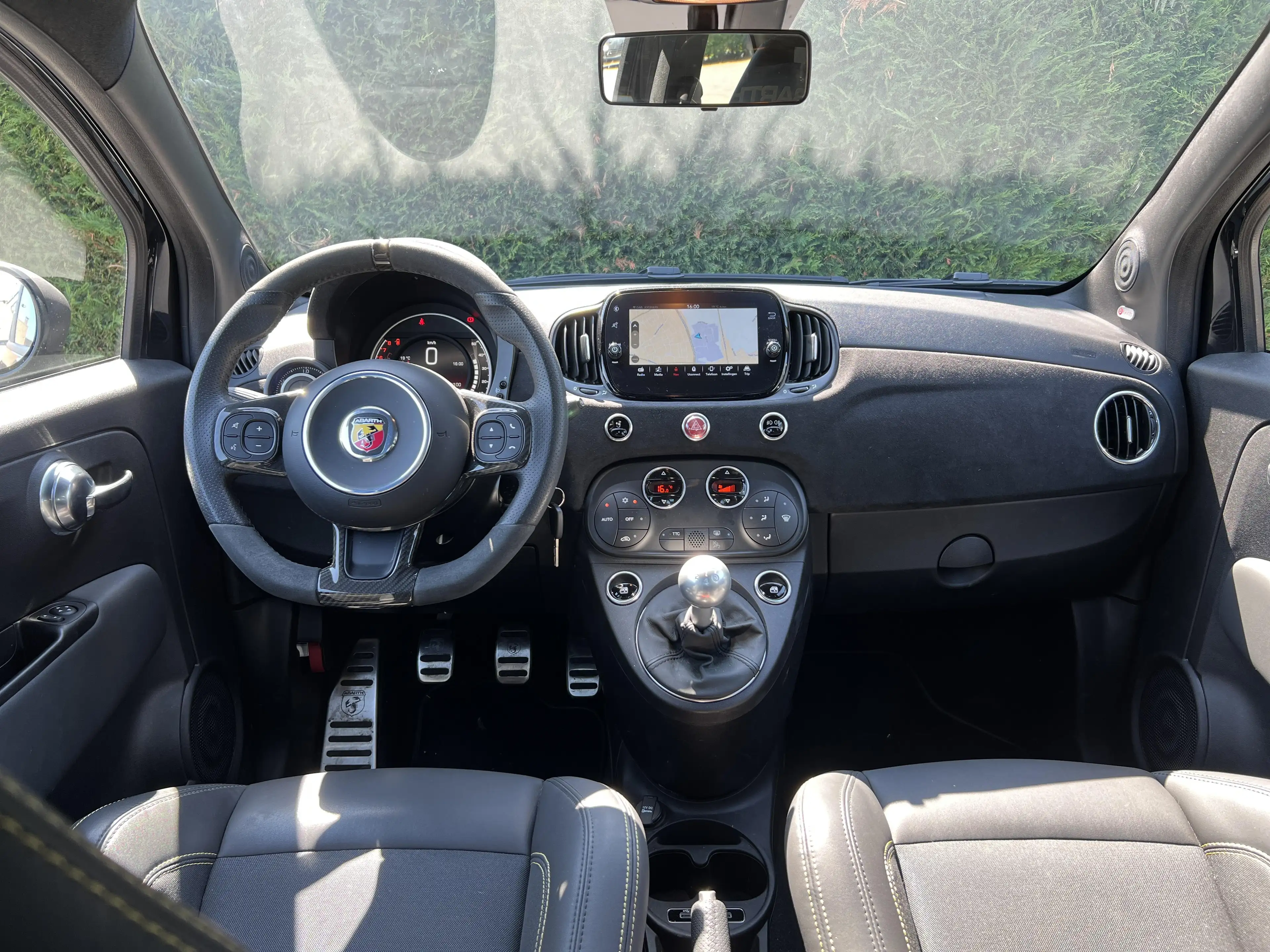 Abarth 695 75° Anniversario — photo 11